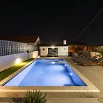 別荘 Poolhouse Domus ソリン