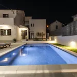 別荘 Poolhouse Domus ソリン