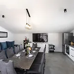 Poolhouse Domus 別荘 ソリン