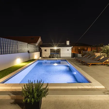 Poolhouse Domus * سولين