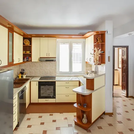 Poolhouse Domus بيت للعطل *