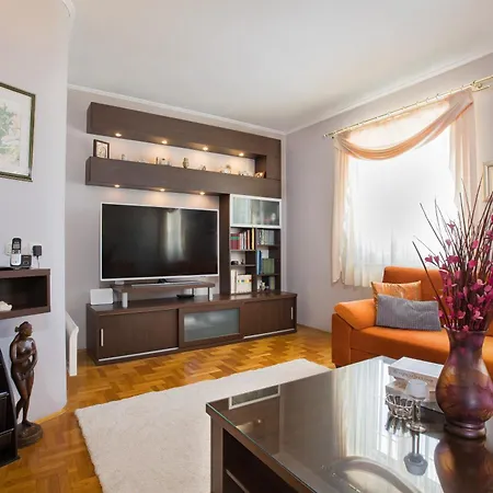 بيت للعطل Poolhouse Domus