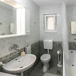 Poolhouse Domus Solin