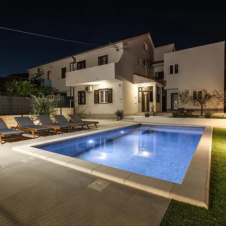 Poolhouse Domus Holiday home Solin