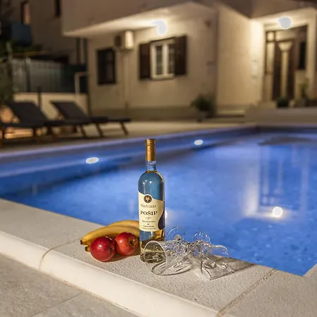 펜션 Poolhouse Domus 솔린