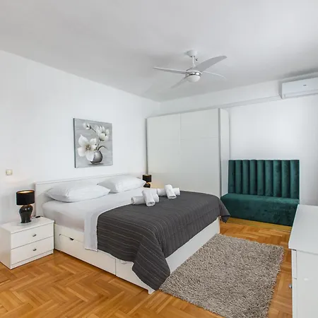 Casa de Férias Poolhouse Domus