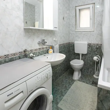 Poolhouse Domus Casa de Férias Solin