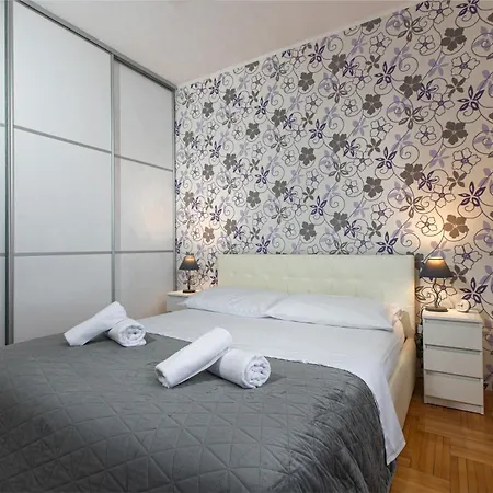 Poolhouse Domus Solin