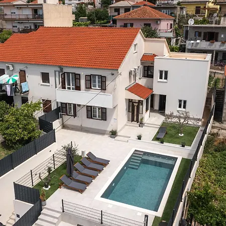 Casa de Férias Poolhouse Domus