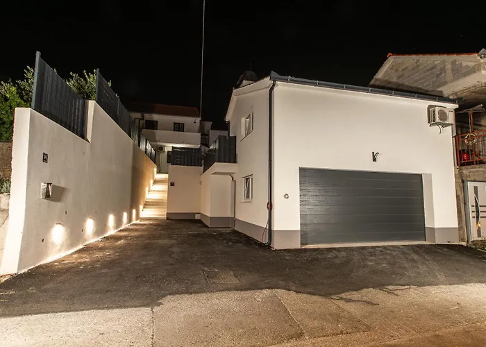 Poolhouse Domus Solin