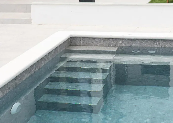 Semesterbostad Poolhouse Domus *