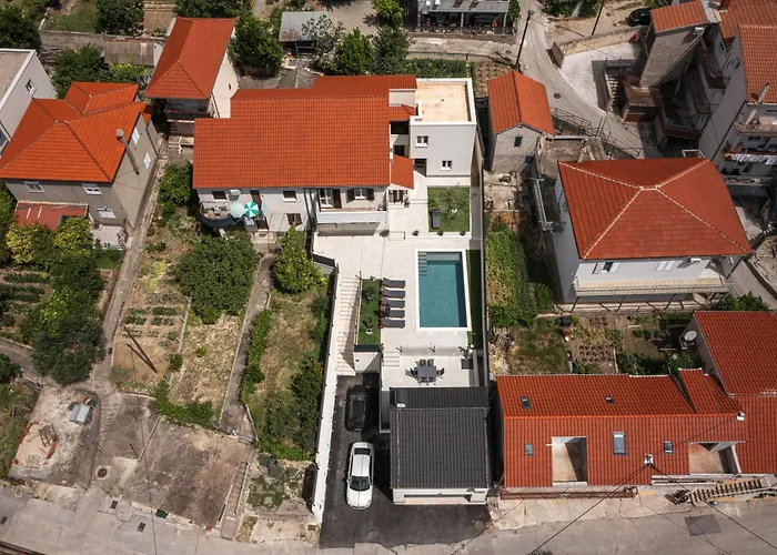 Poolhouse Domus Semesterbostad