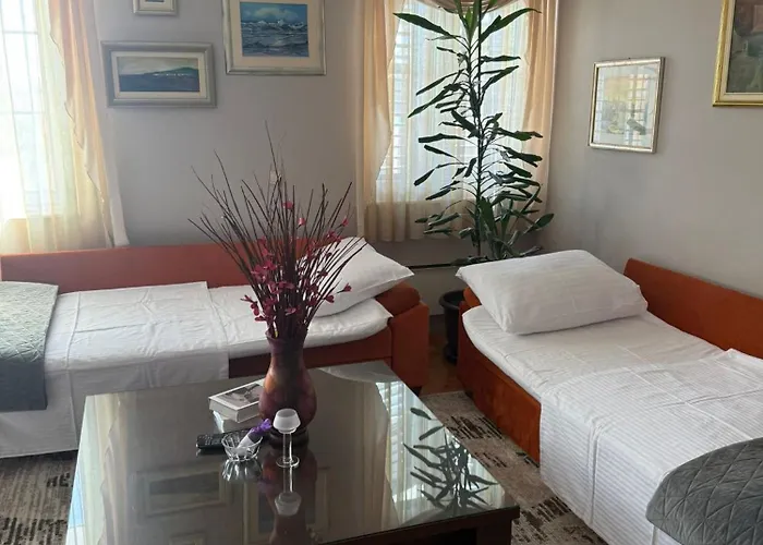 Semesterbostad Poolhouse Domus Solin